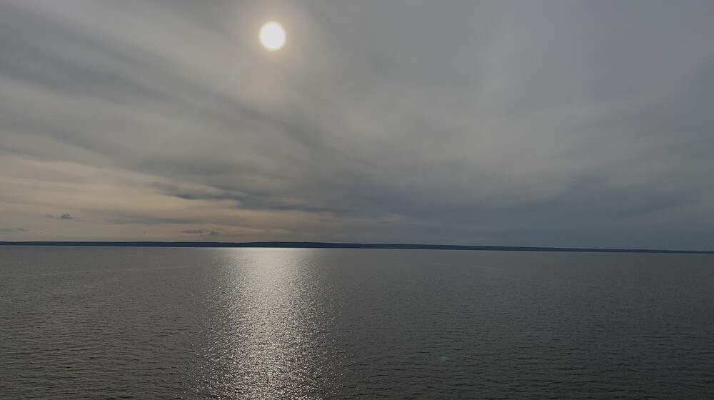 издалека долго