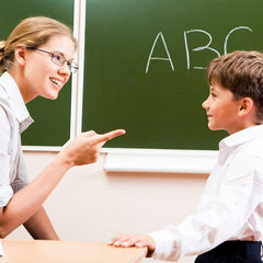 ВАШ ТРУД БЛАГОРОДЕН И ТРУДЕН –
НЕСЕТЕ ВЫ: ЗНАНИЯ ЛЮДЯМ                         Учитель в литературе