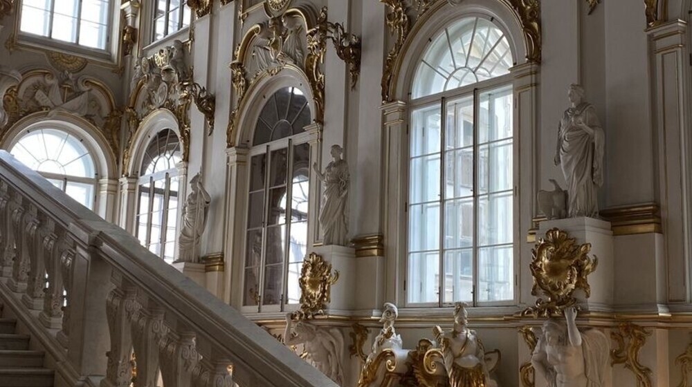 При дворе последнего императора