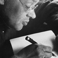 На носу — очки, а в душе — осень