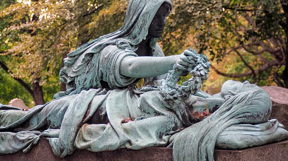 Смерть. Гроб. Кладбище.