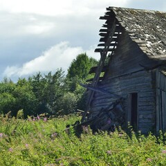 С этой деревней что-то не так 🎧