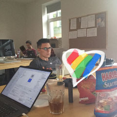 Денис что—то подозревает 