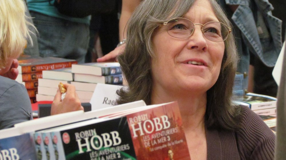 Робин Хобб