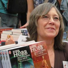 Робин Хобб