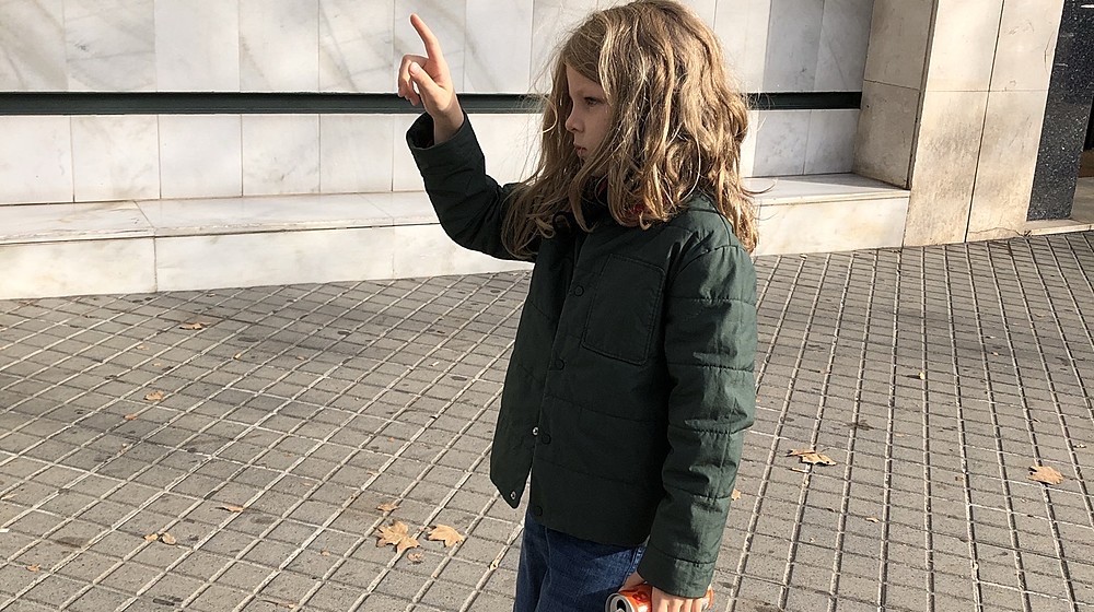 Читает Томас