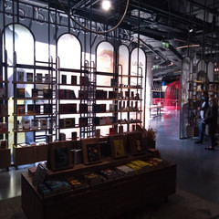 Ожидайте меня тут