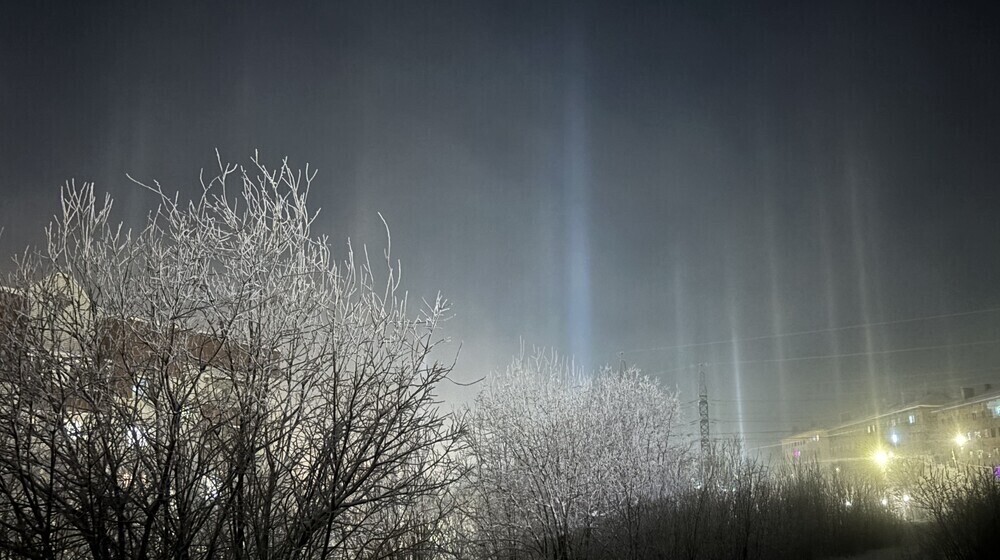 Зима. Огни пронзают морозный воздух❄️