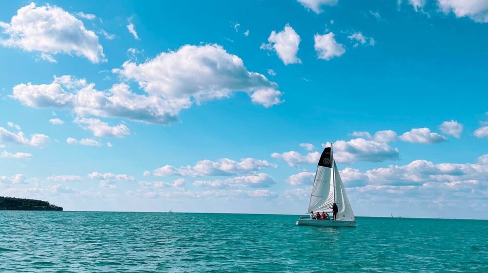 По ночам я слышу море