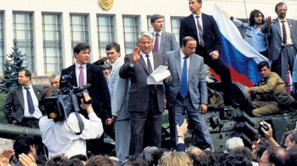 Девяностые в России