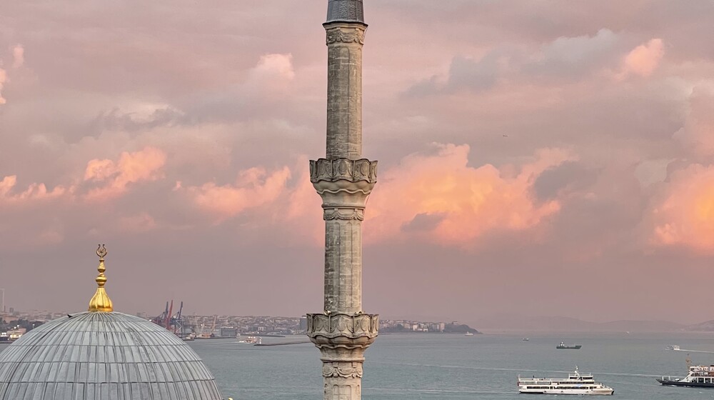 История, Биография 