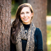 Стефани Сефериан