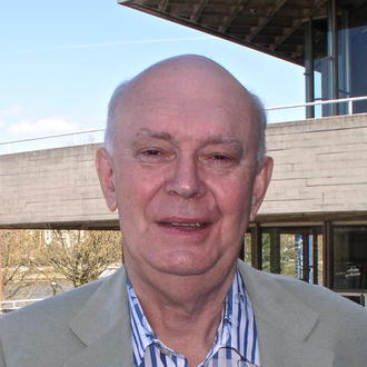 Алан Эйкборн