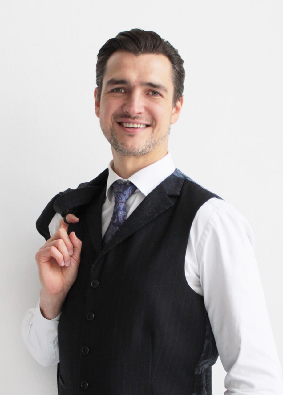 Дамир Хайров