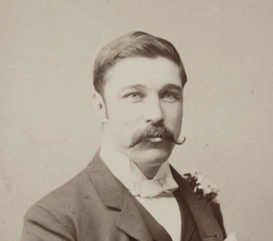 Фергус Хьюм