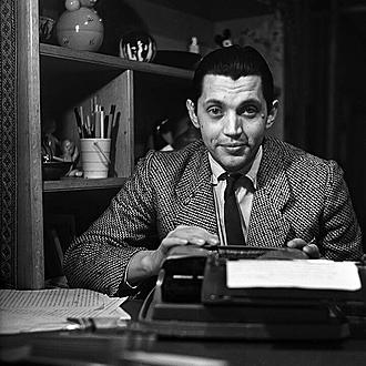 Роберт Рождественский