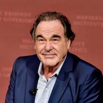 Оливер Стоун