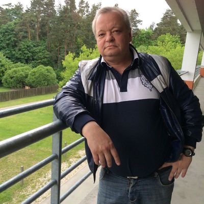 Олег Петрнев