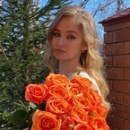 Влада Зенина