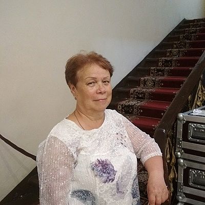 Елена Любимова